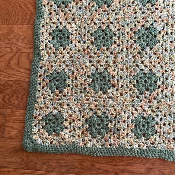 Granny Square Throw Baby Afghan - Picture 2 of 8